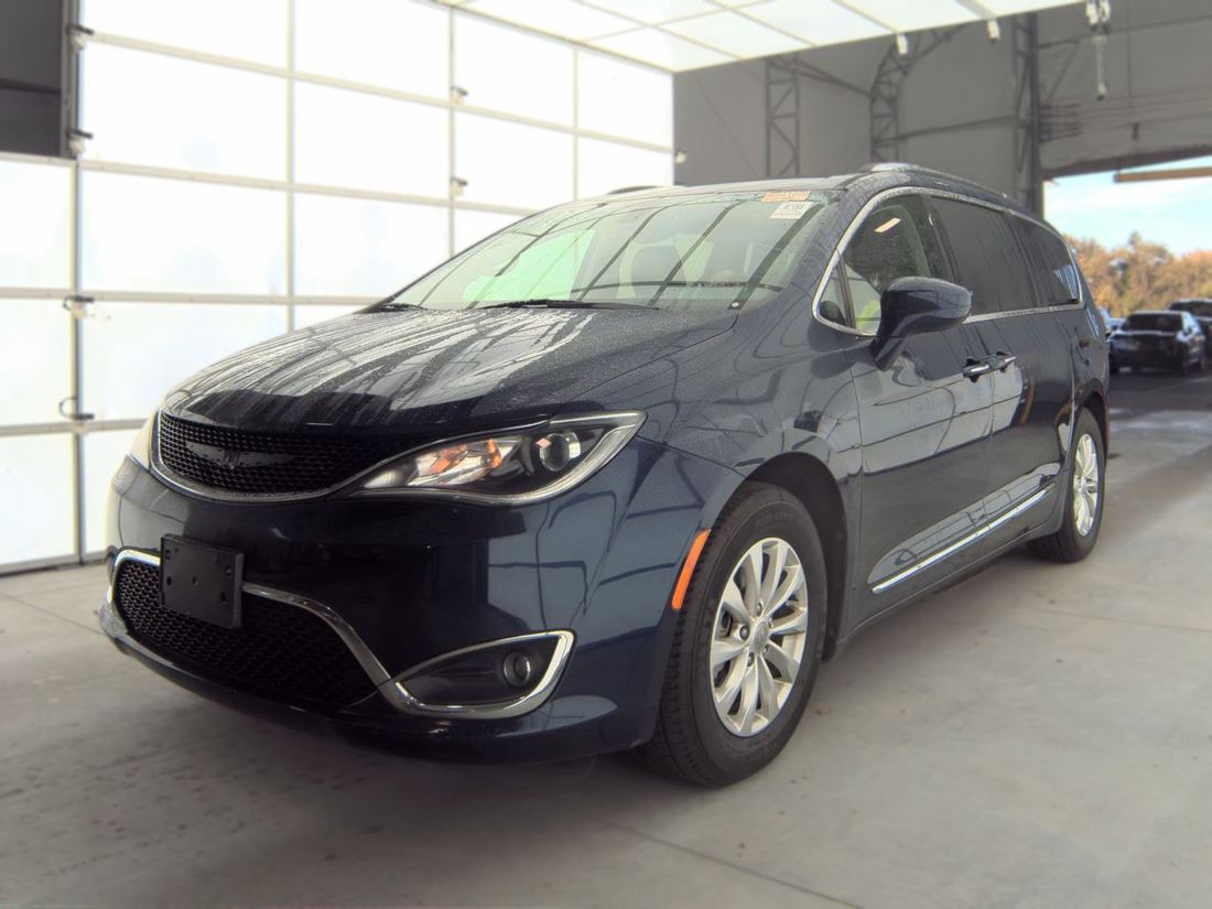 2018 Chrysler Touring L