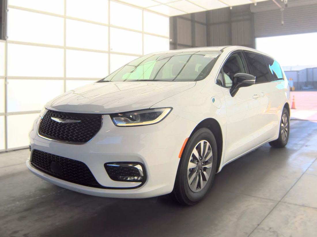2024 CHRYSLER RU
