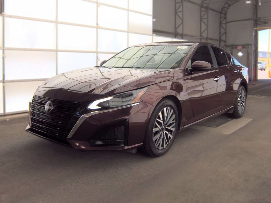 2023 Nissan SV