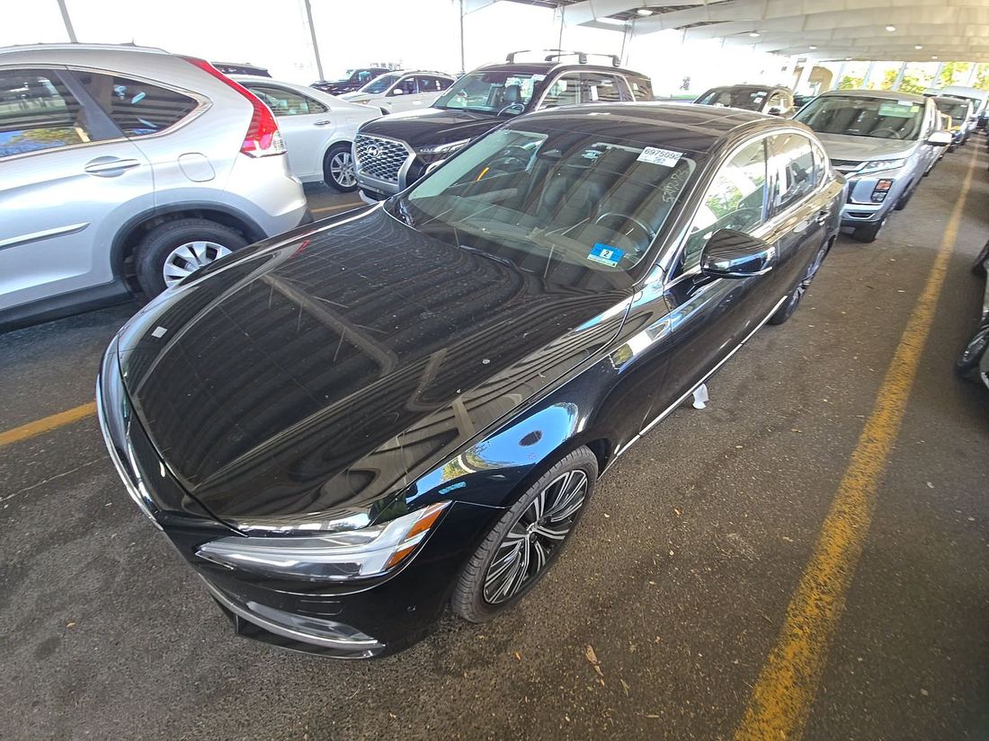 2023 VOLVO Plus Bright with Climate