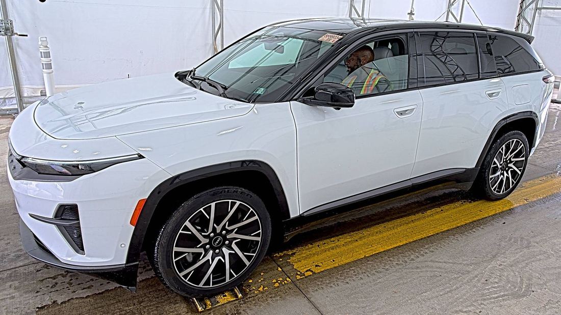 2025 JEEP Limited
