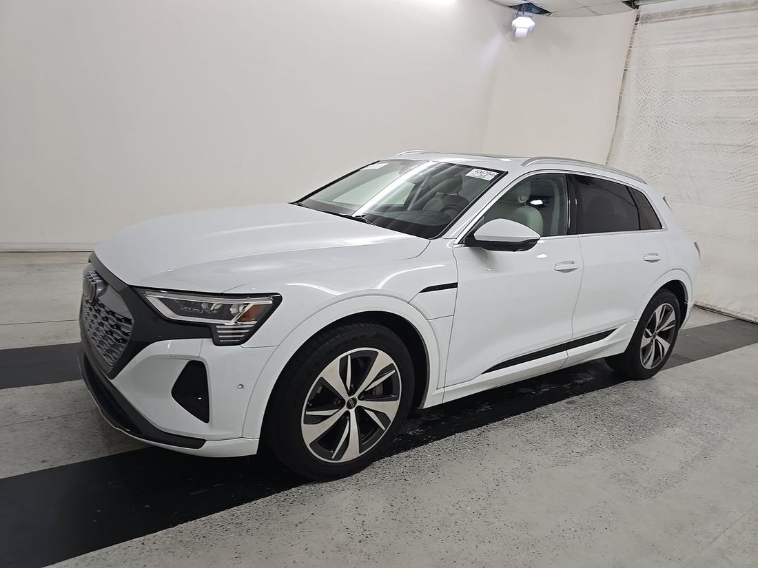 2024 Audi e-tron SUV