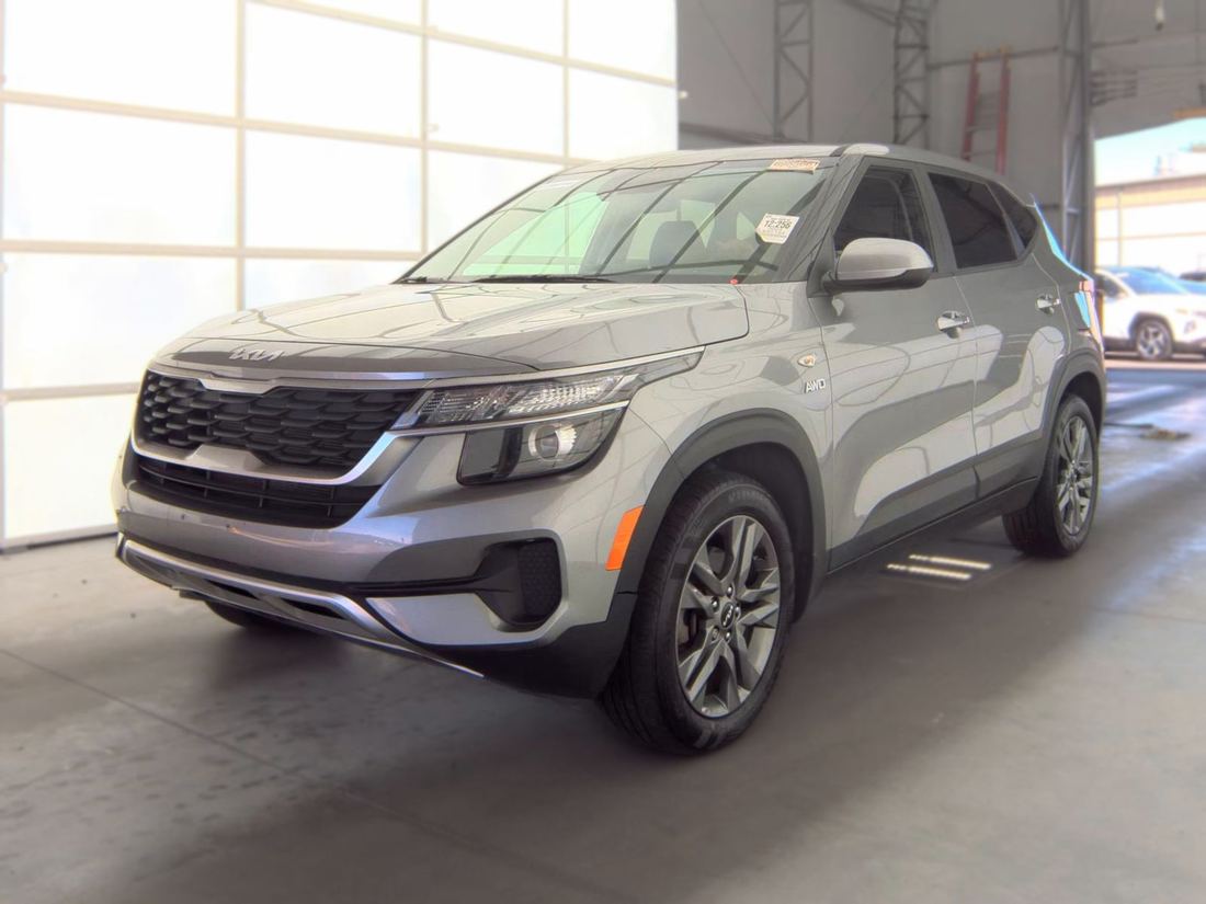 2023 Kia LX
