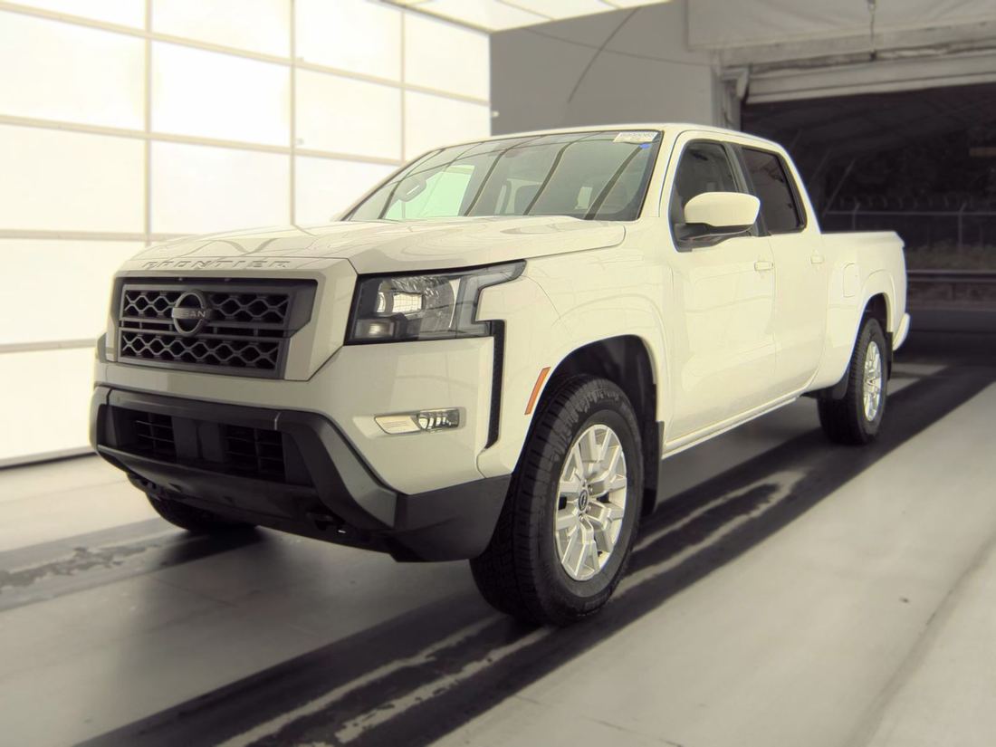 2023 Nissan Crew Cab