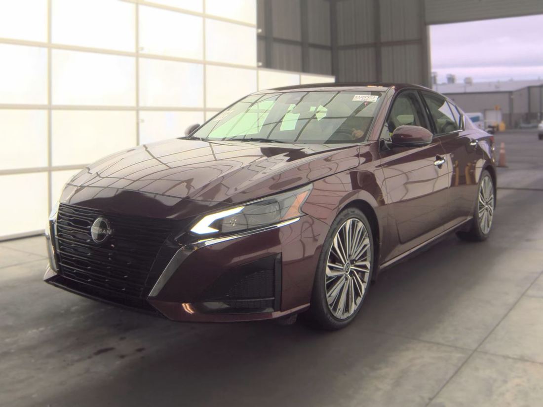 2023 NISSAN SL