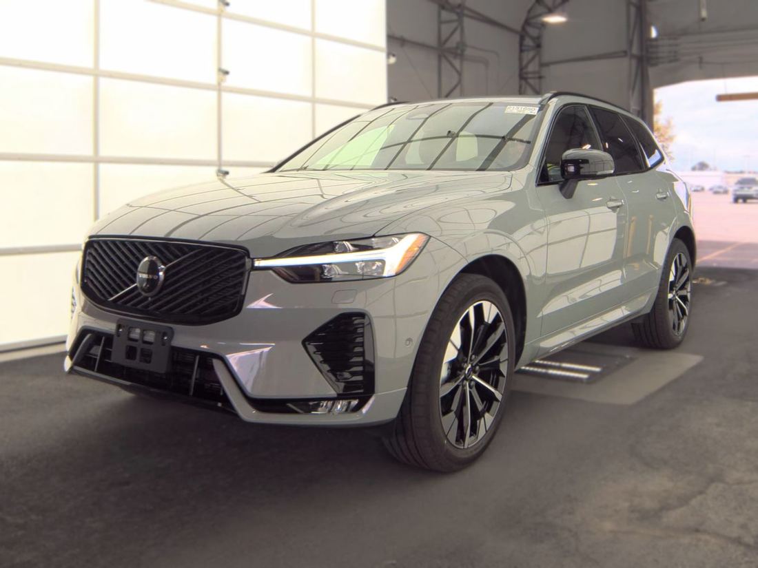 2026 Volvo Plus Dark