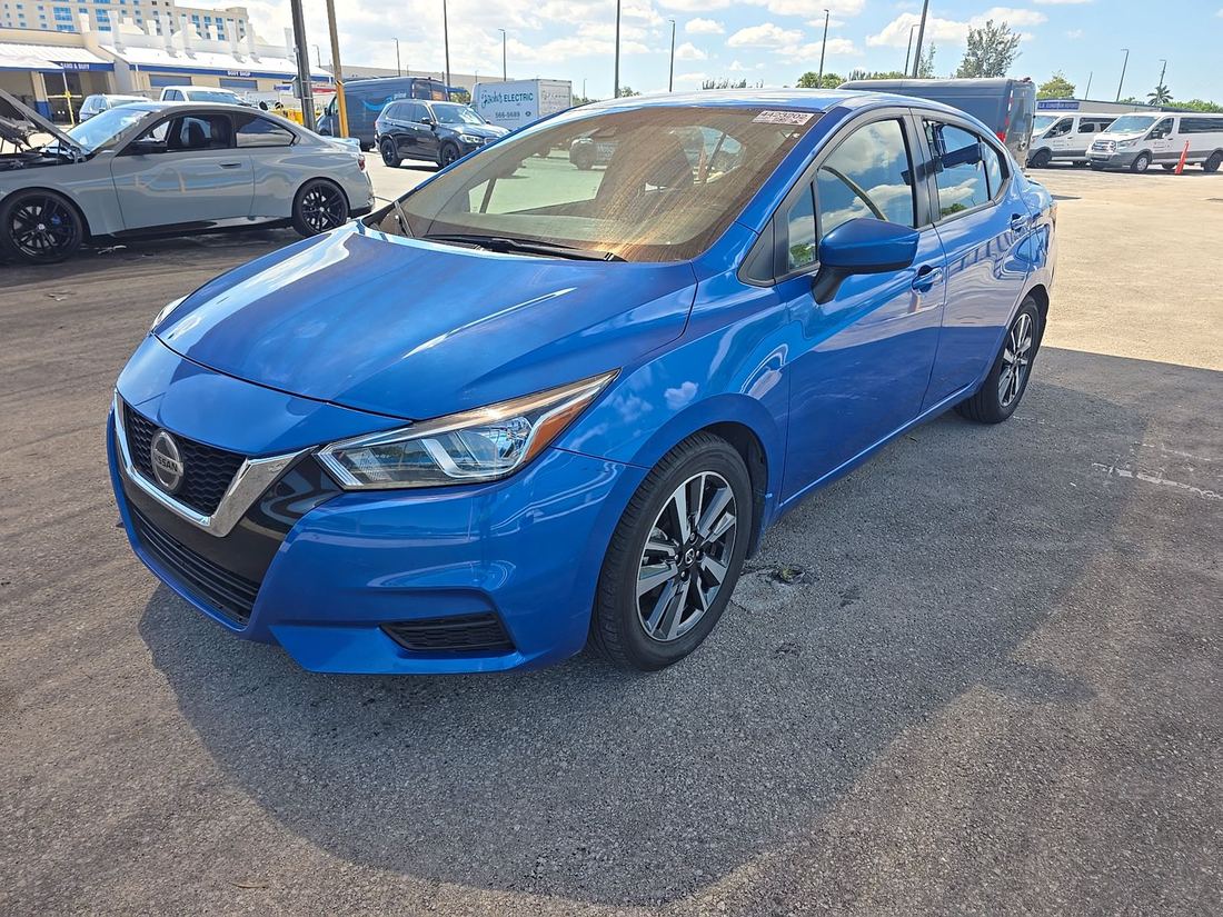 2022 Nissan SV