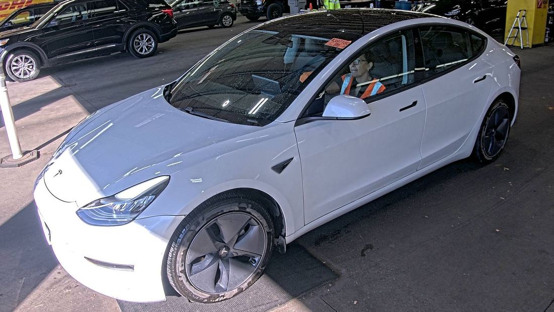 2020 TESLA Model 3