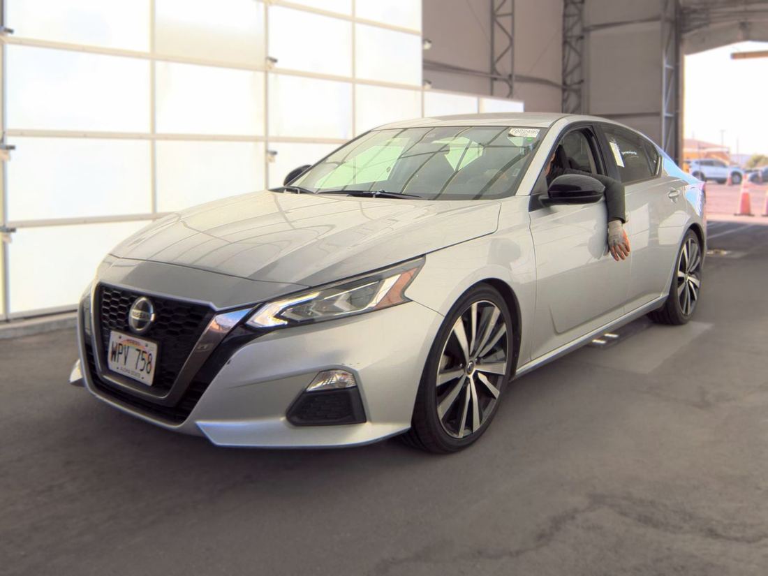 2022 NISSAN SR