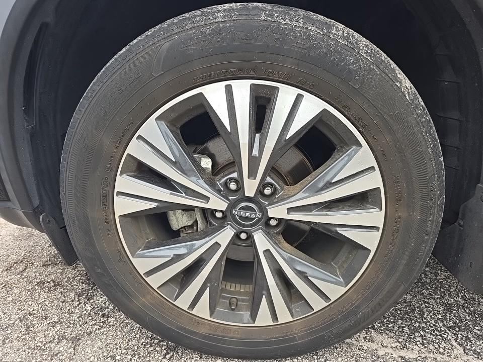 2023 Nissan SV